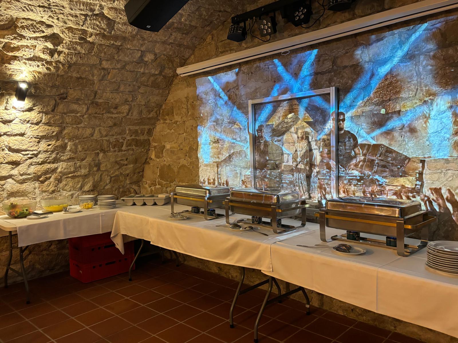 Catering Bereich mit Beamer Projektion